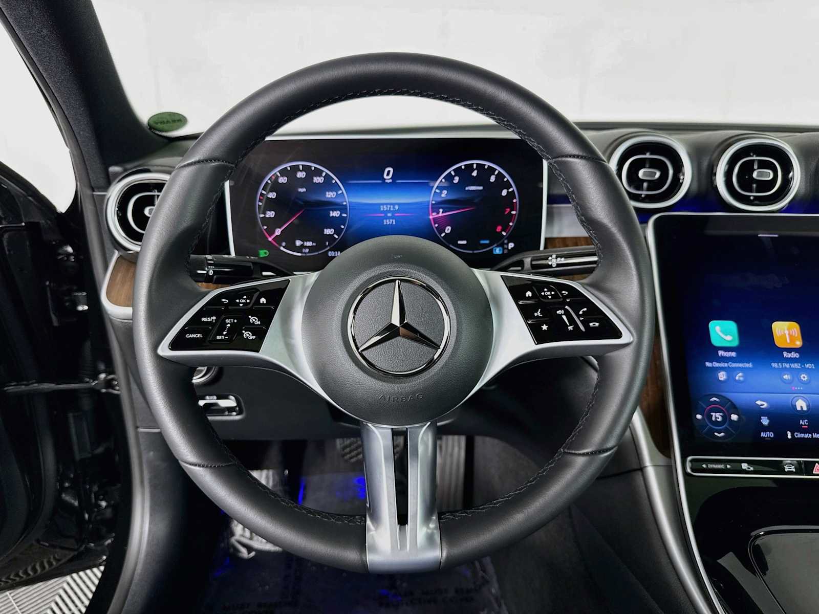 Used 2025 Mercedes-Benz C 300 4MATIC Sedan image 11