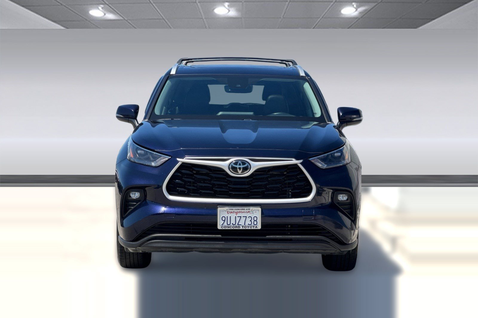 Used 2022 Toyota Highlander XLE AWD/4WD image 6