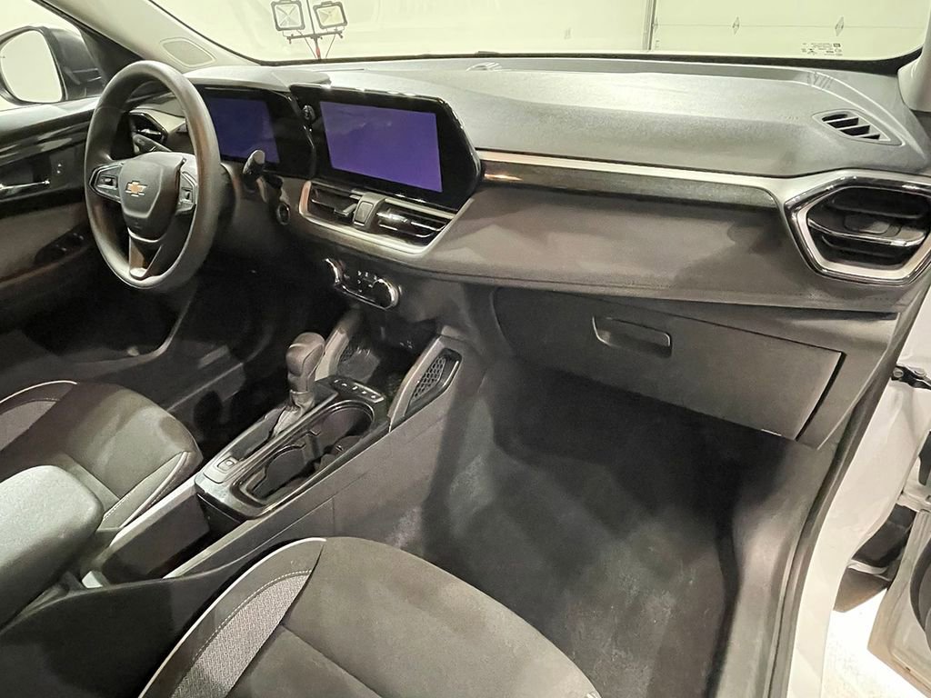 Used 2025 Chevrolet TrailBlazer LS w/ LS Convenience Package FWD image 26