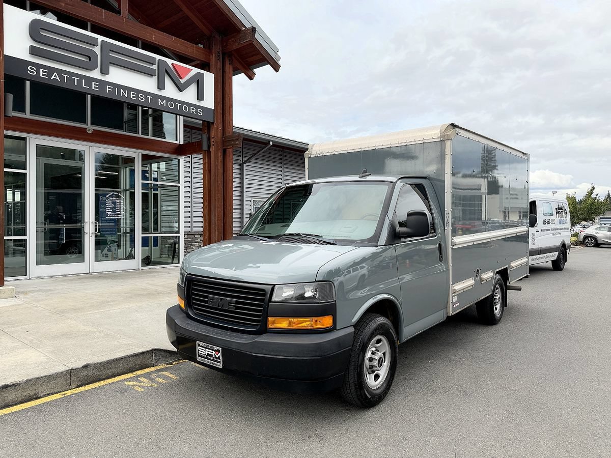 Used 2019 GMC Savana 3500 w/ Driver Convenience Package RWD image 2