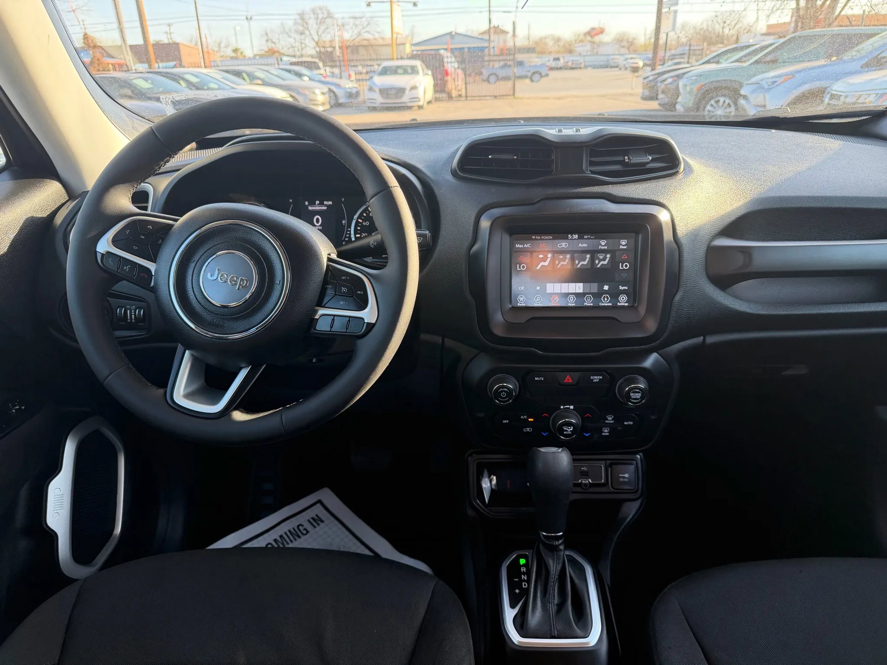 Used 2018 Jeep Renegade Altitude FWD image 12