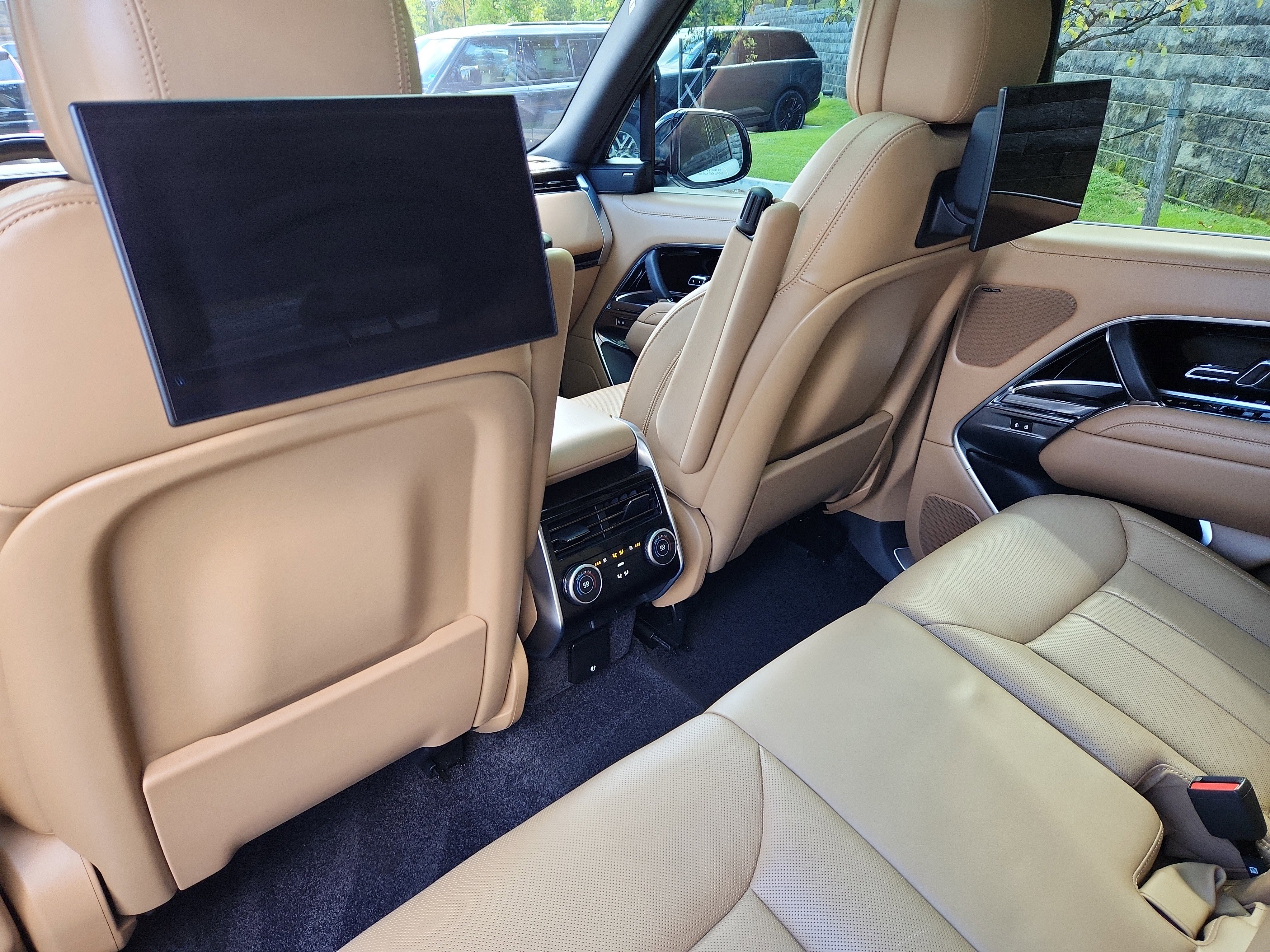 Used 2023 Land Rover Range Rover SE image 27