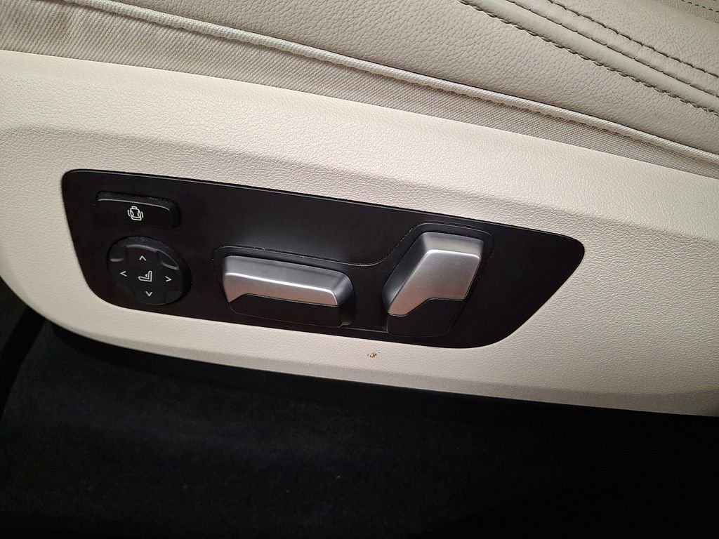 Certified 2022 BMW X5 xDrive40i w/ M Sport Package image 11