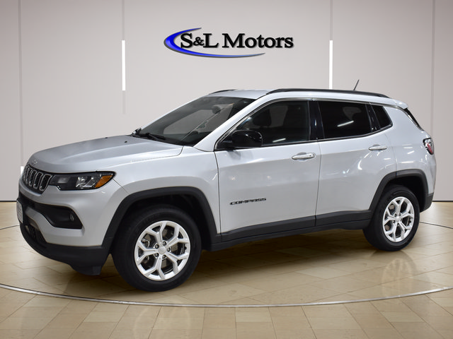 Certified 2024 Jeep Compass Latitude AWD/4WD image 3