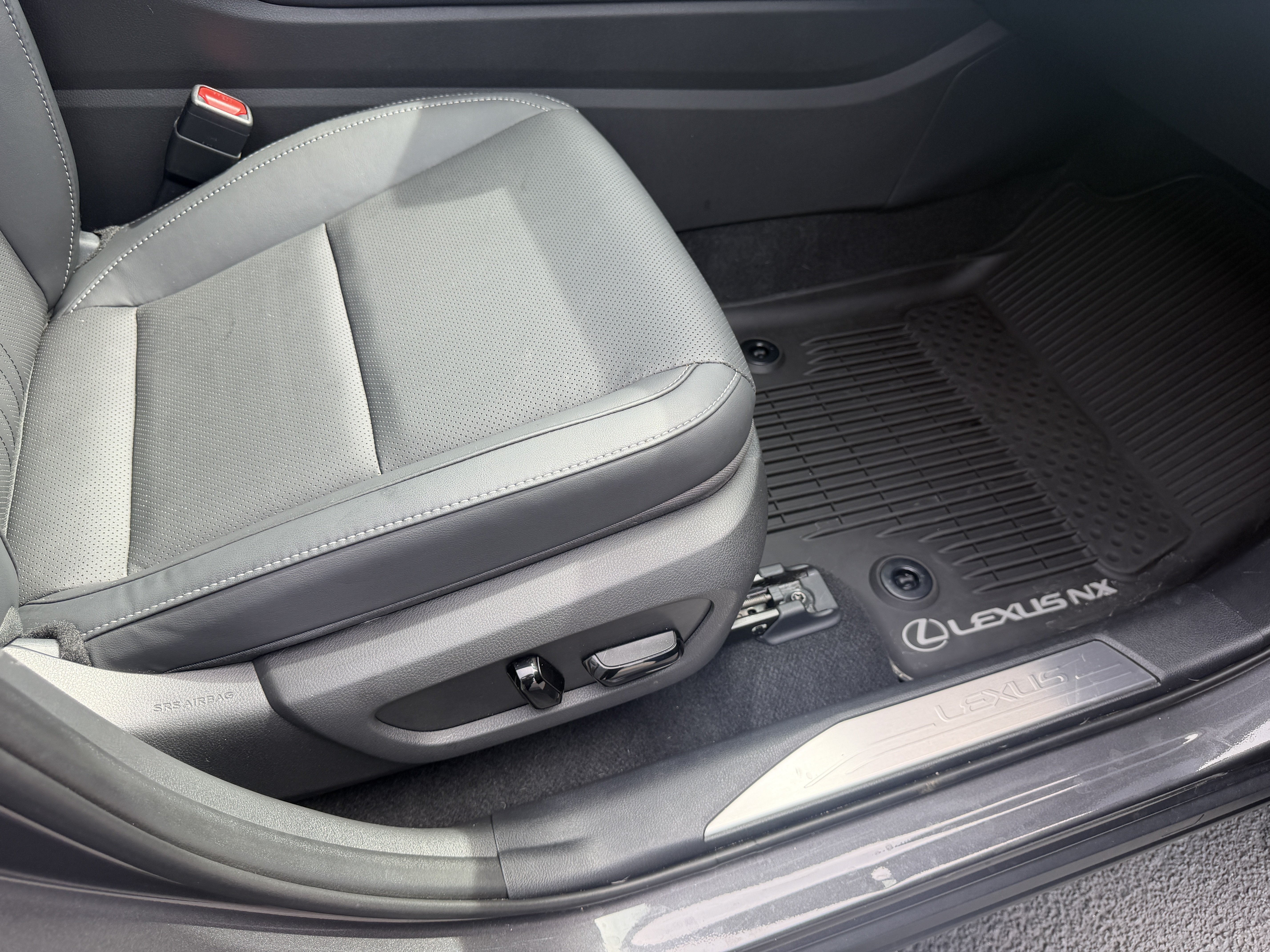 Used 2025 Lexus NX 250 FWD w/ Accessory Package (2T) image 15