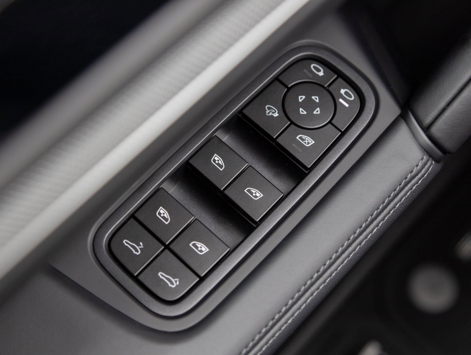 Used 2025 Porsche Cayenne S image 20