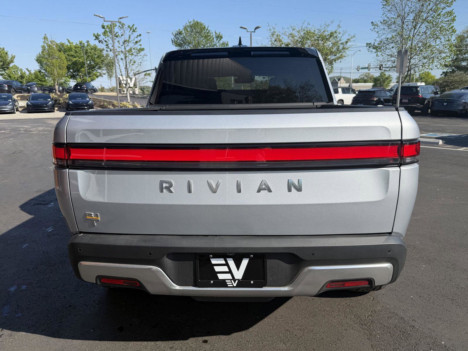 Used 2023 Rivian R1T Adventure image 6