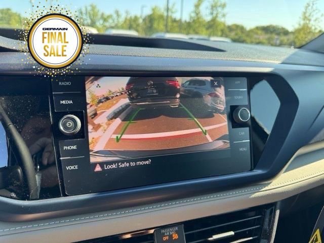 New 2024 Volkswagen Taos SE image 31