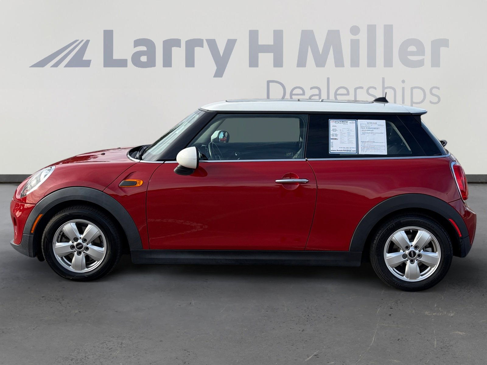 Used 2015 MINI Cooper 2-Door Hardtop image 3