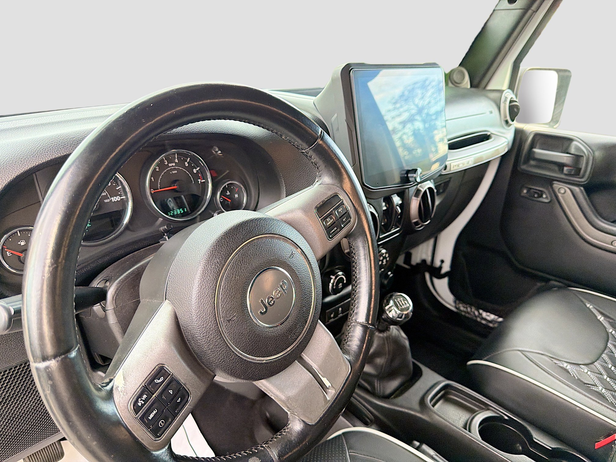 Used 2013 Jeep Wrangler Unlimited Sahara image 9