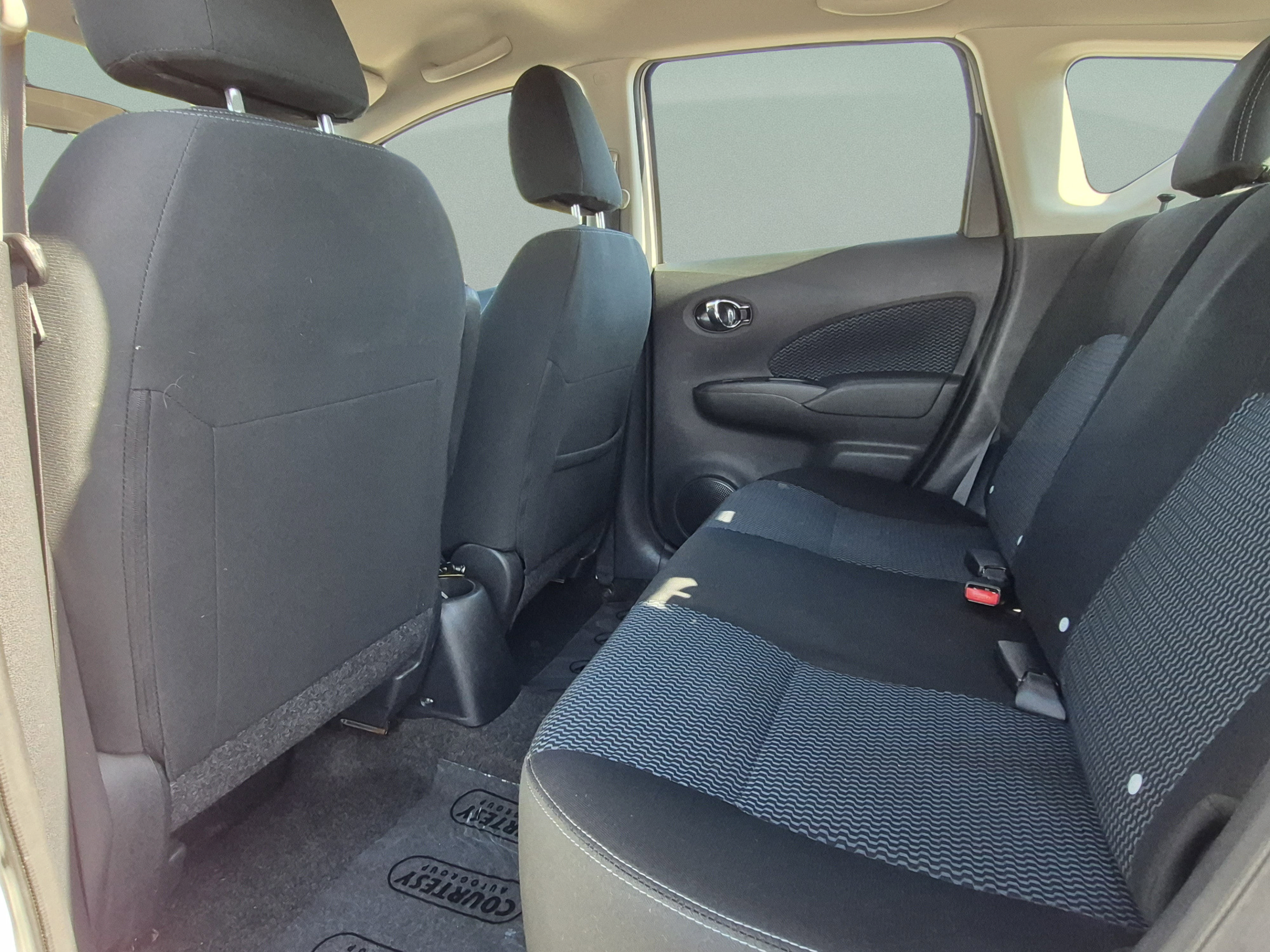 Used 2016 Nissan Versa Note SV FWD image 14