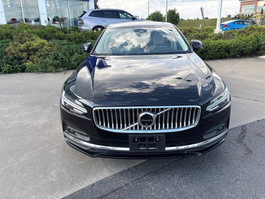 Certified 2023 Volvo S90 B6 Plus AWD/4WD image 3