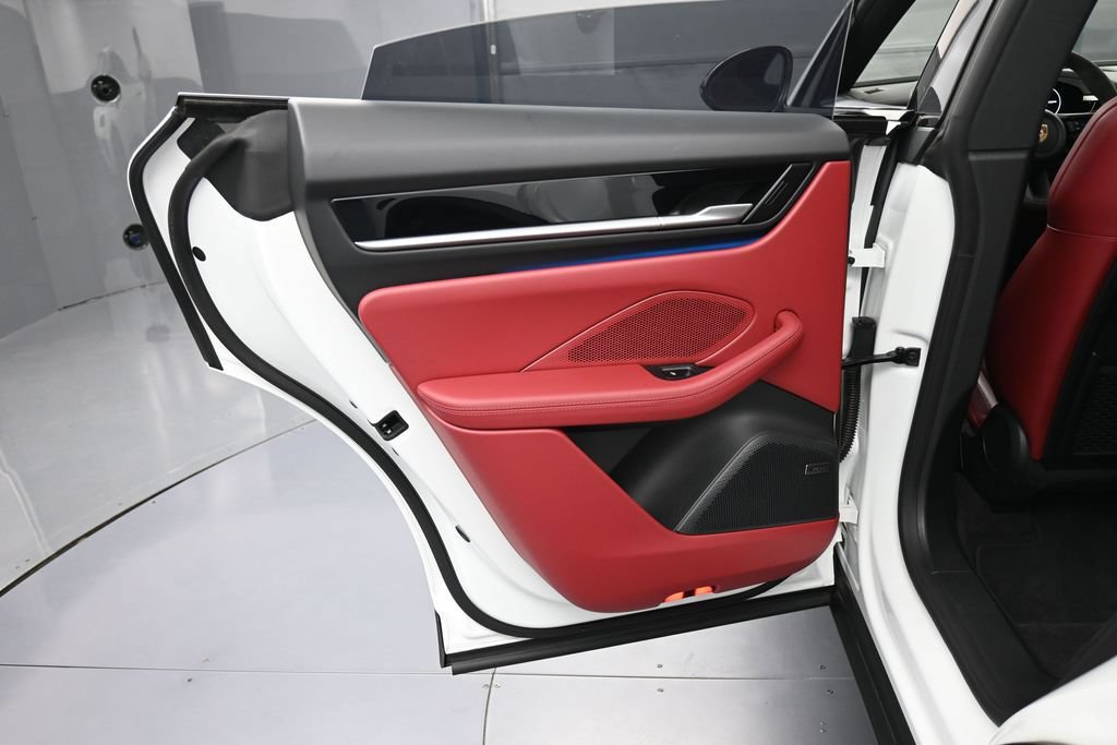 Certified 2025 Porsche Macan 4S Electric AWD/4WD image 22