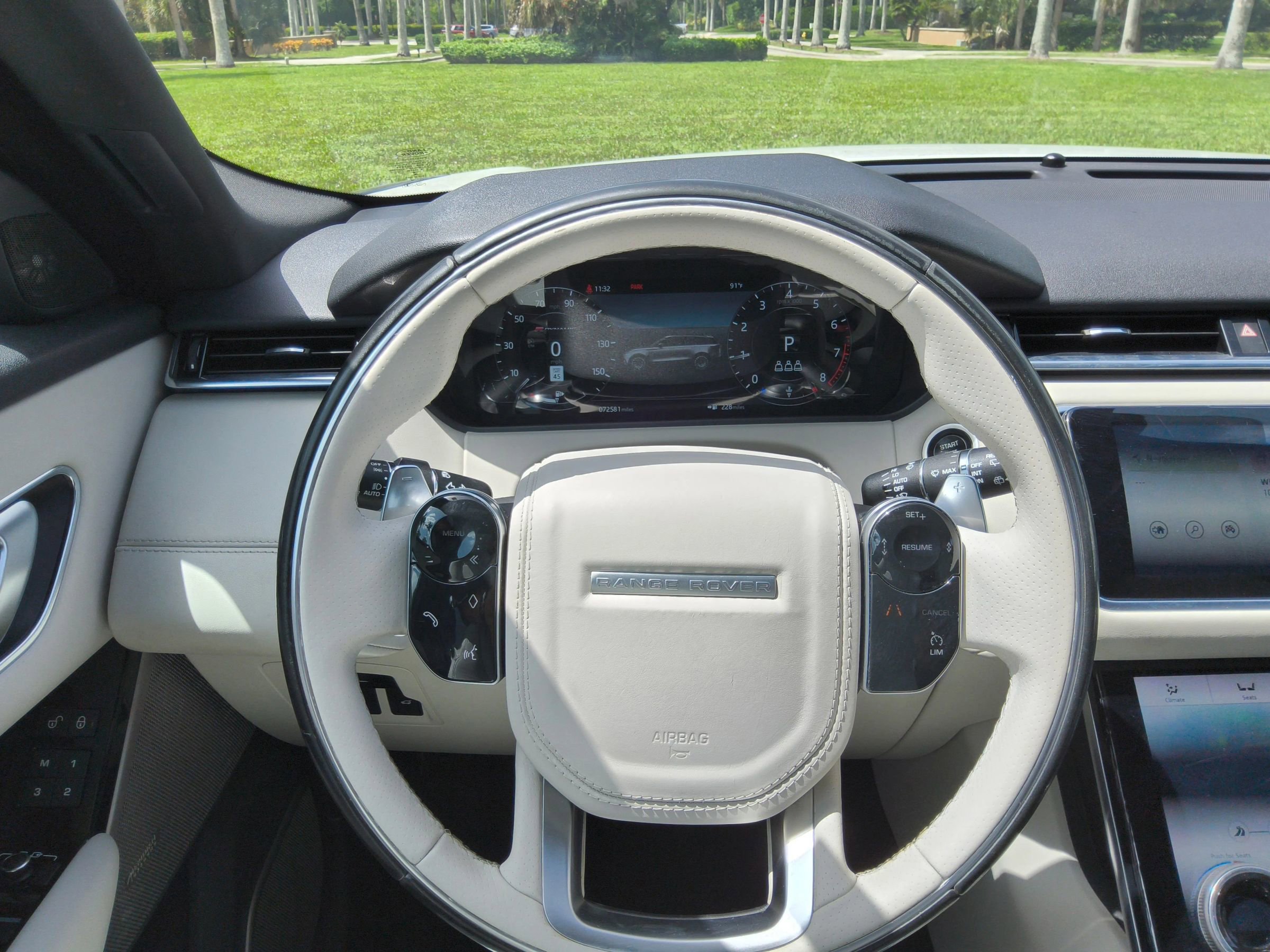 Used 2019 Land Rover Range Rover Velar R-Dynamic SE image 16