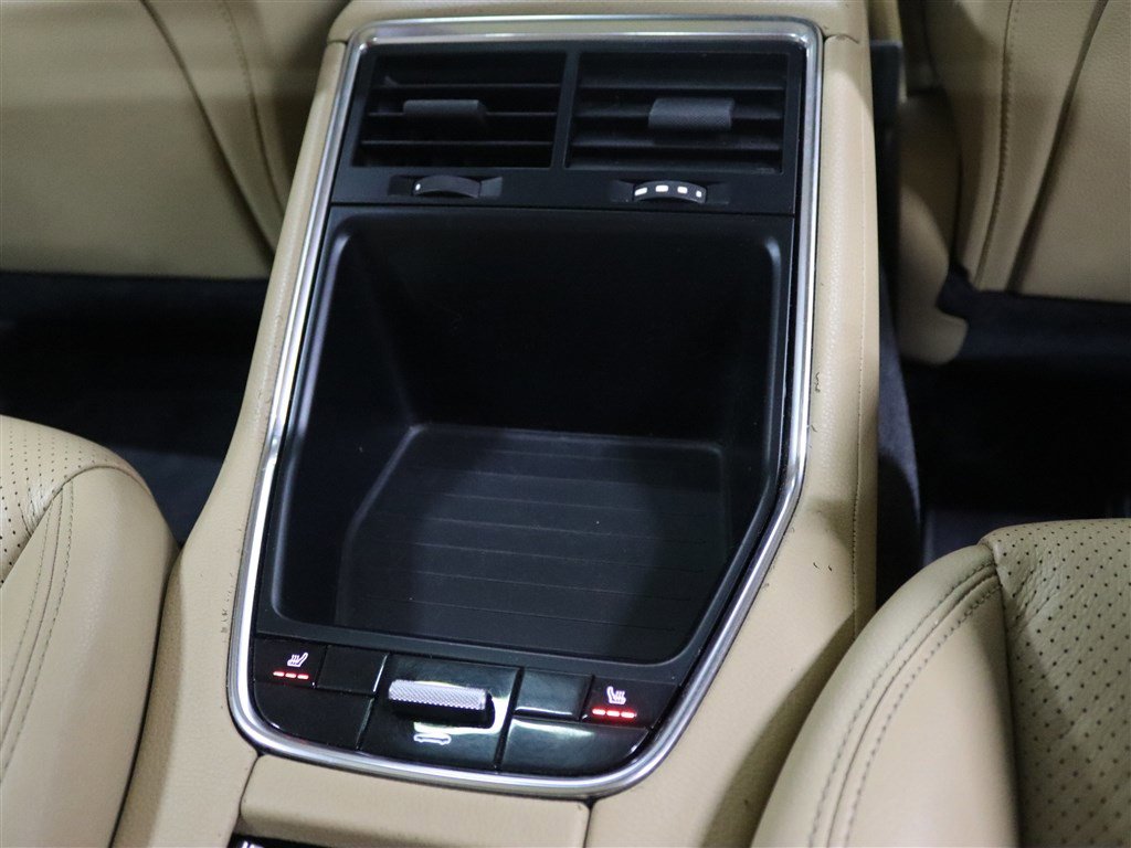 Used 2020 Porsche Panamera image 24