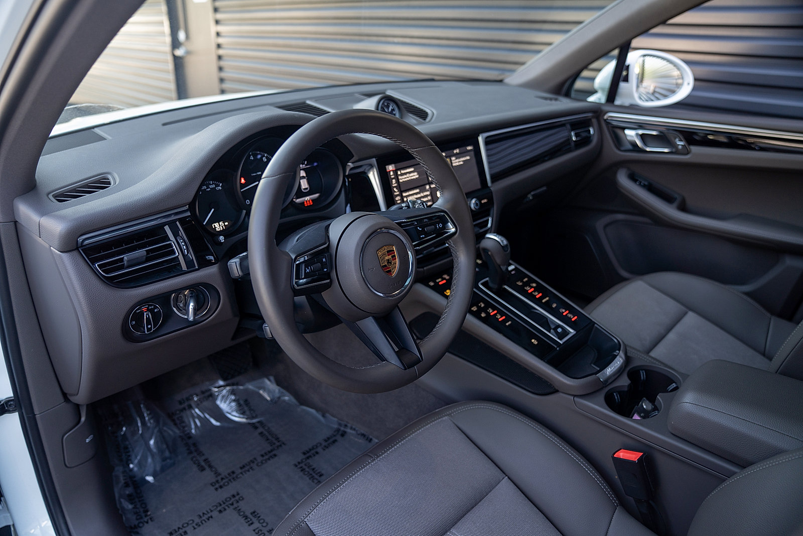 Used 2023 Porsche Macan AWD/4WD image 4