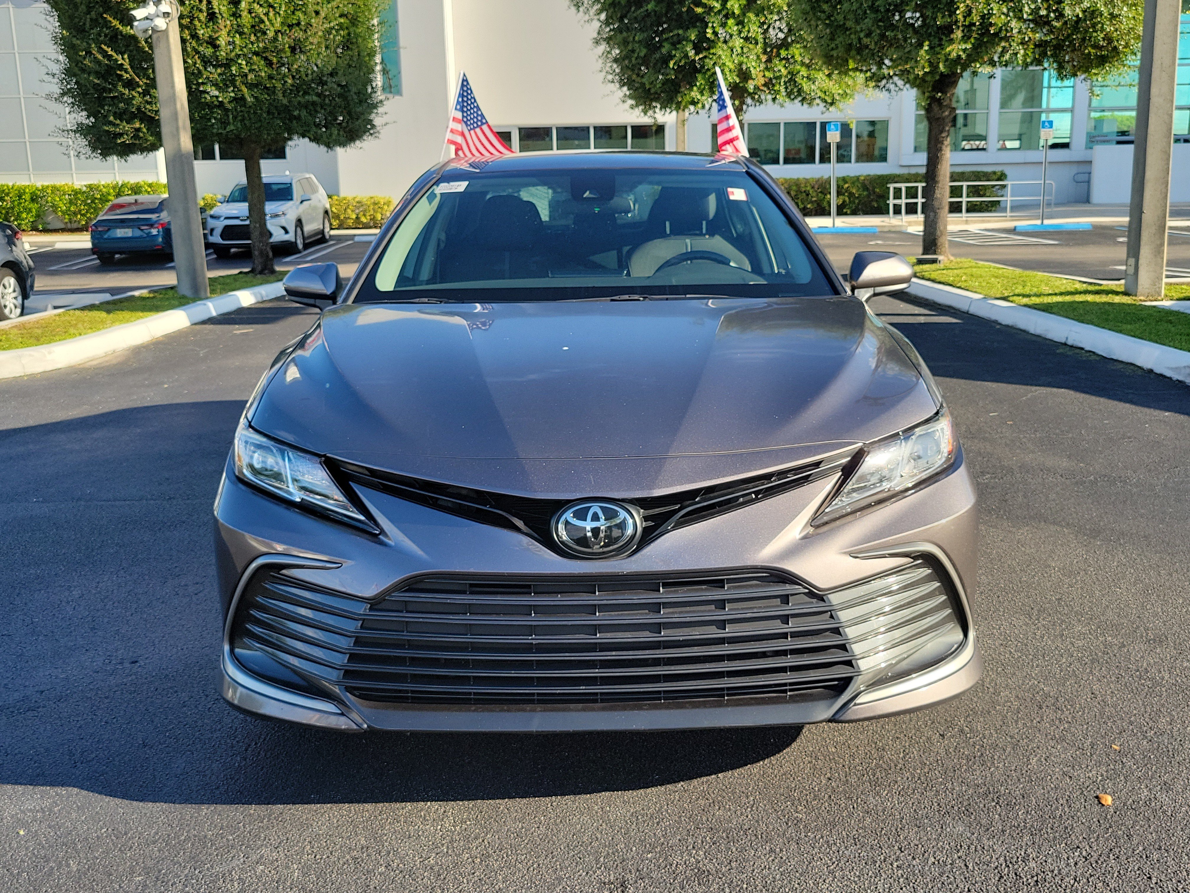Used 2022 Toyota Camry LE FWD image 4