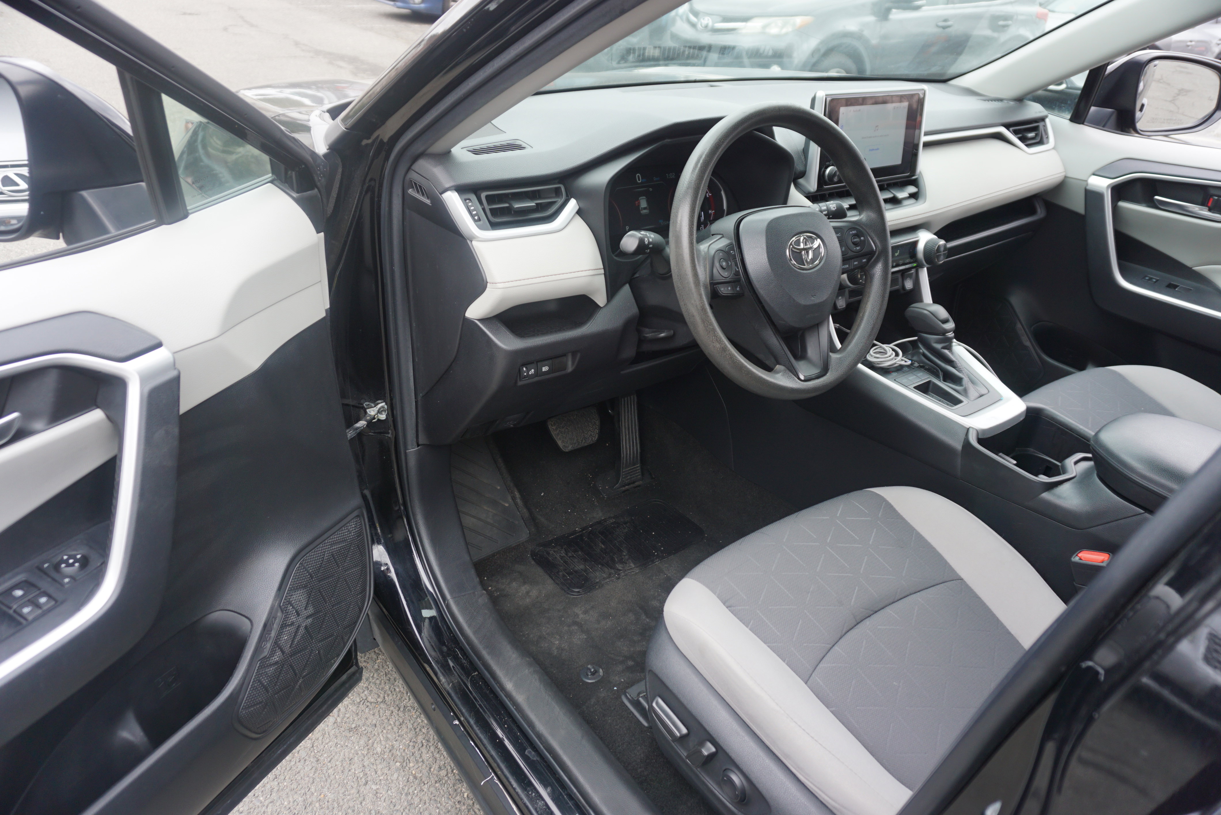 Used 2023 Toyota RAV4 XLE image 7