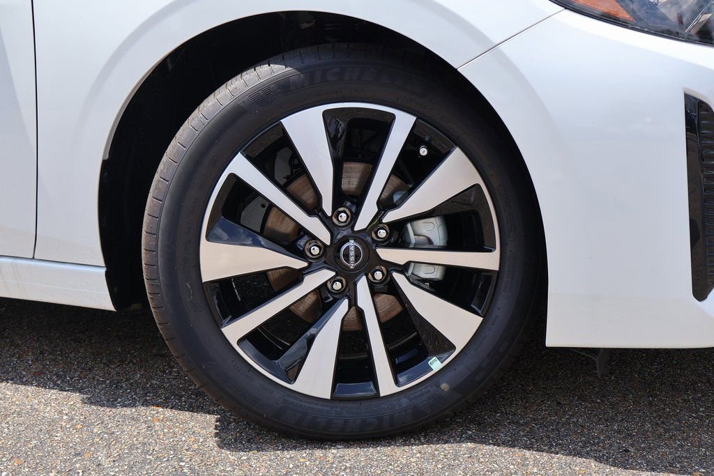 New 2025 Nissan Sentra SV w/ SV Premium Package image 17