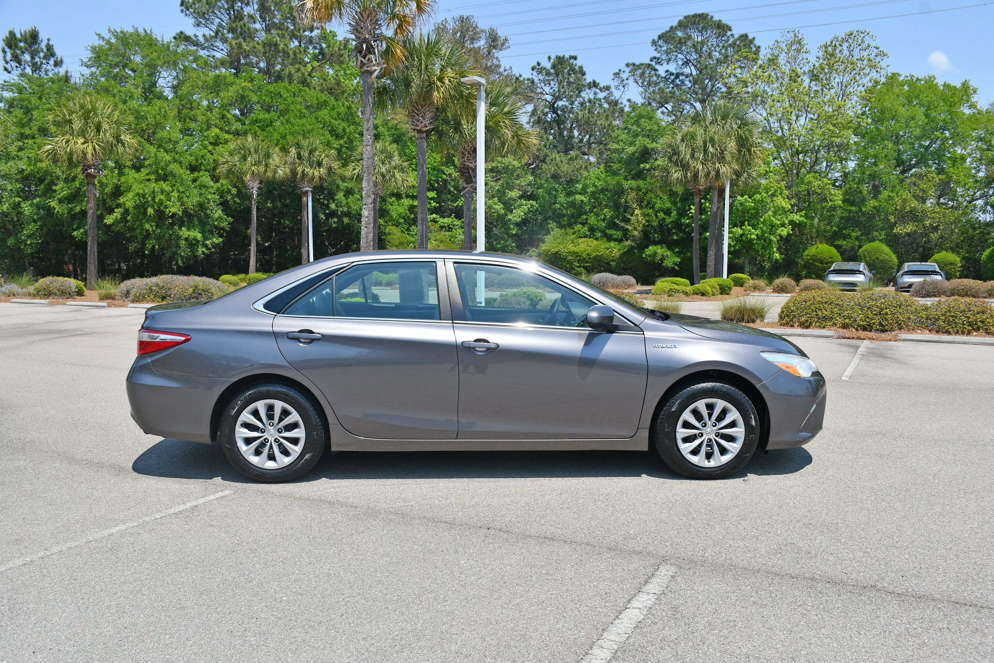 Used 2017 Toyota Camry LE FWD image 2