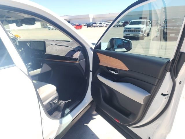 Used 2025 Toyota Grand Highlander FWD image 27