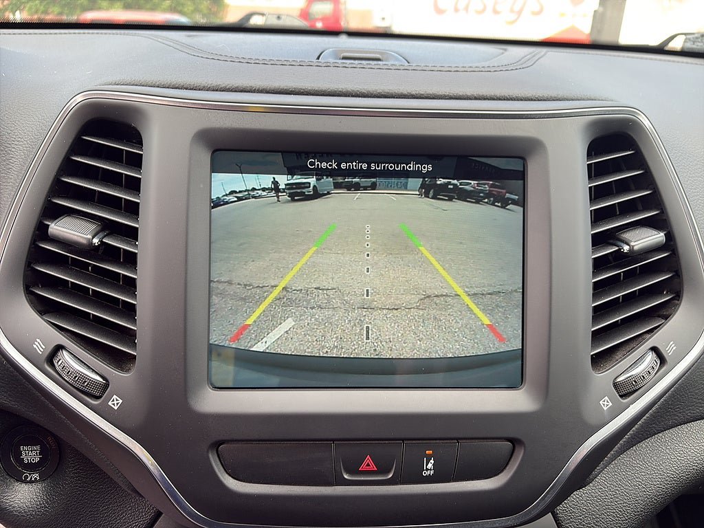 Used 2022 Jeep Cherokee Latitude Lux w/ Sun & Sound Group AWD/4WD image 10