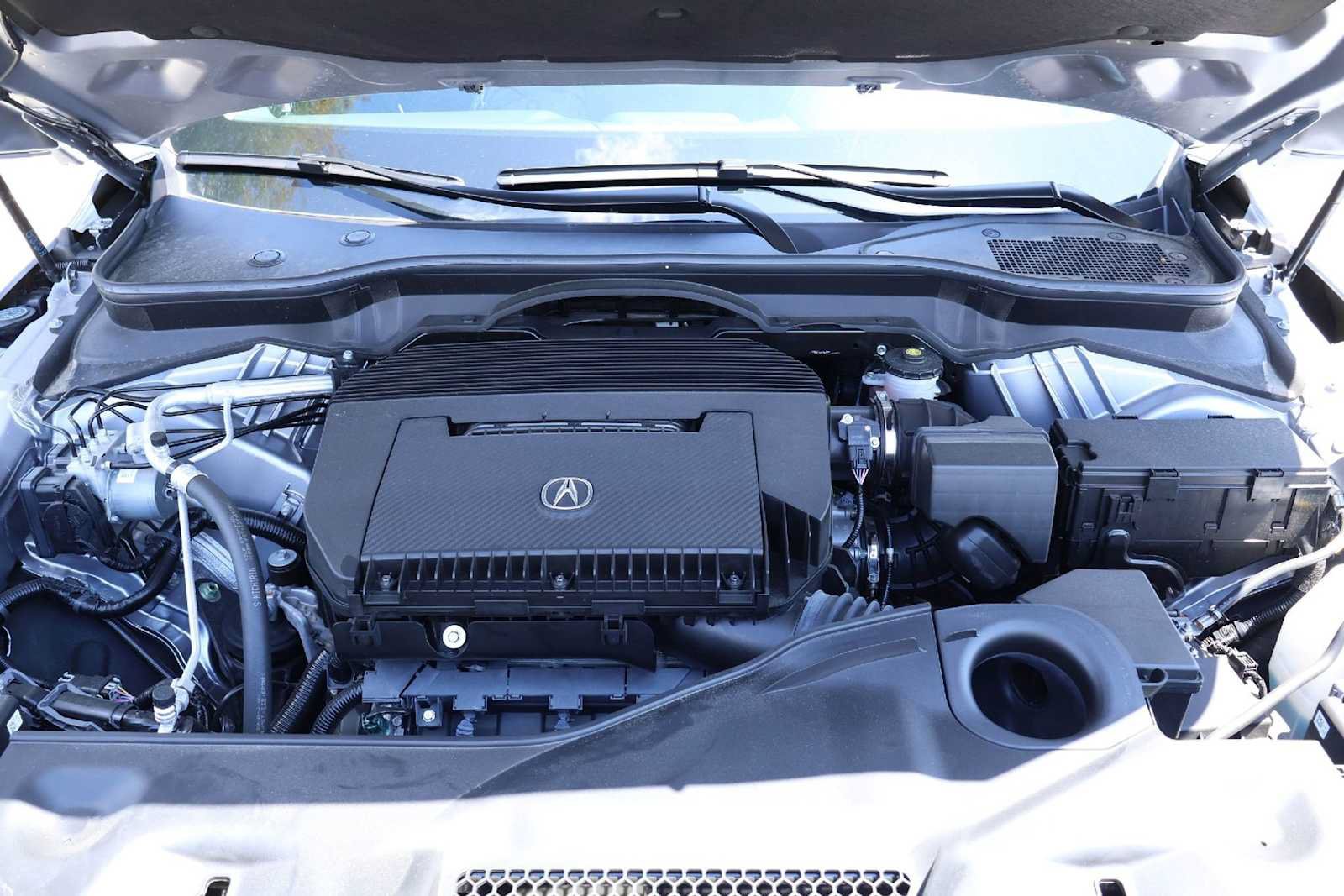Certified 2026 Acura MDX w/ Technology Package FWD image 9