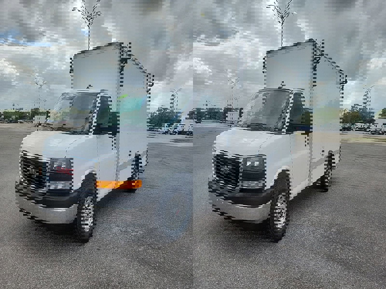 Used 2023 GMC Savana 3500 w/ Power Convenience Package image 2