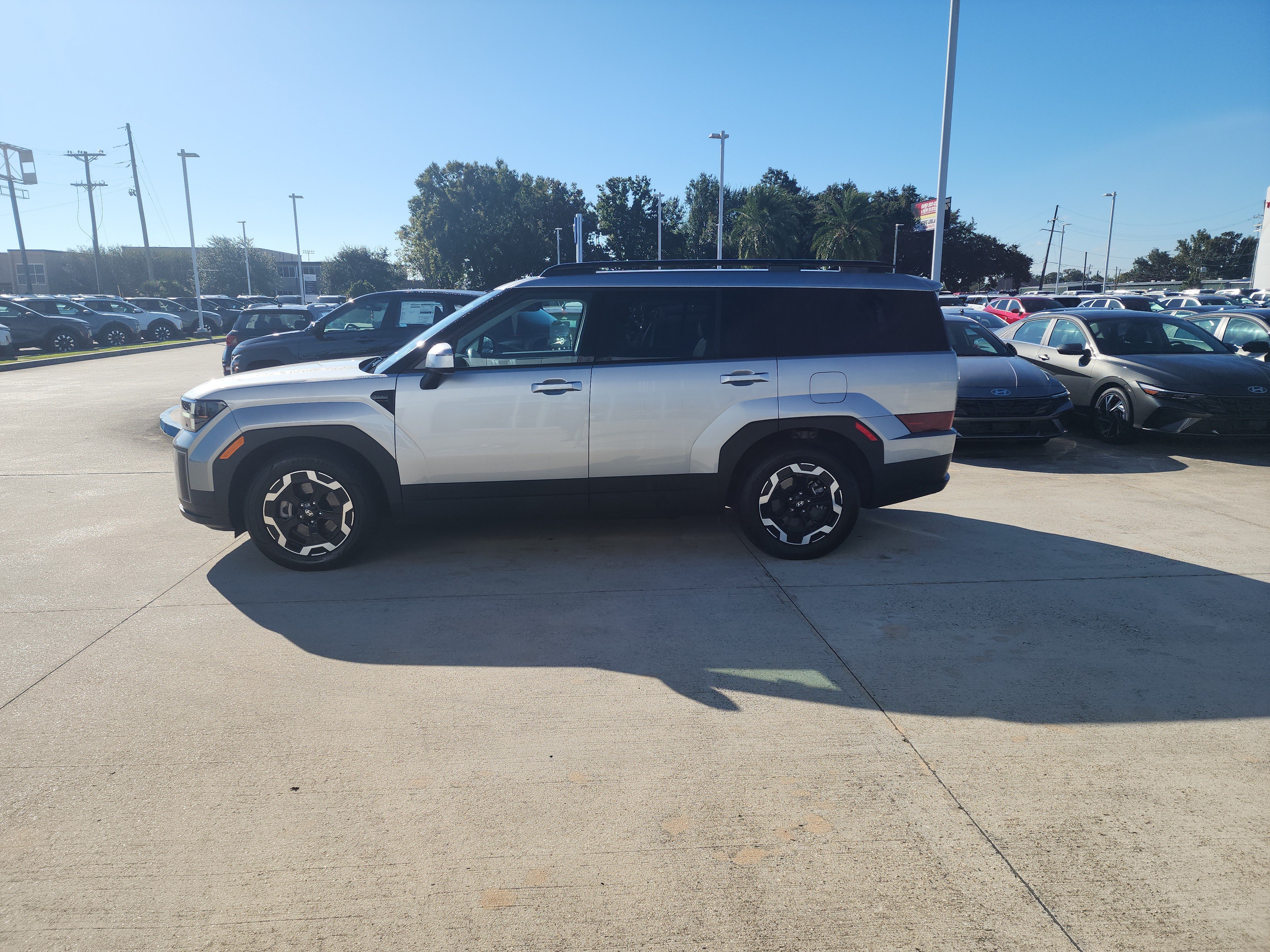 Used 2025 Hyundai Santa Fe SEL FWD image 4