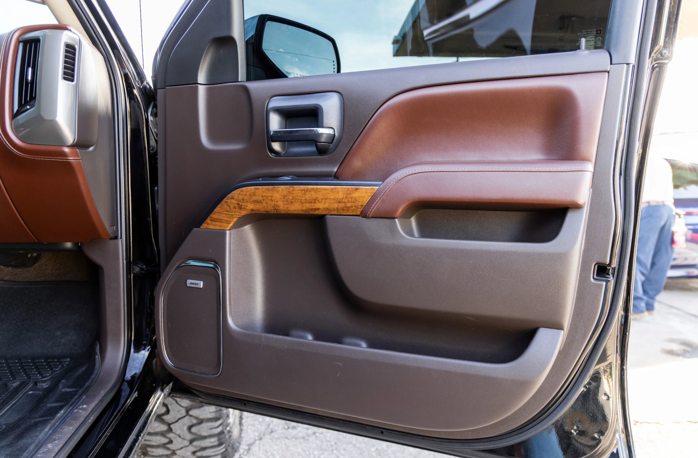 Used 2015 Chevrolet Silverado 1500 High Country image 16