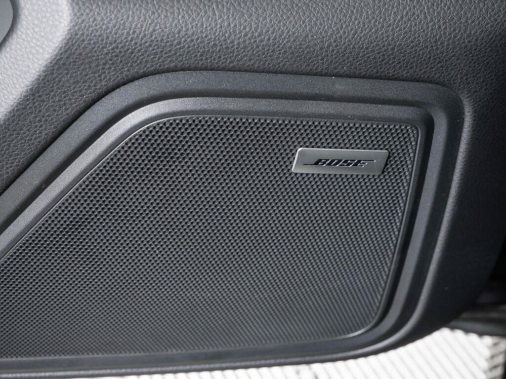 Certified 2026 Porsche Macan Turbo AWD/4WD image 7