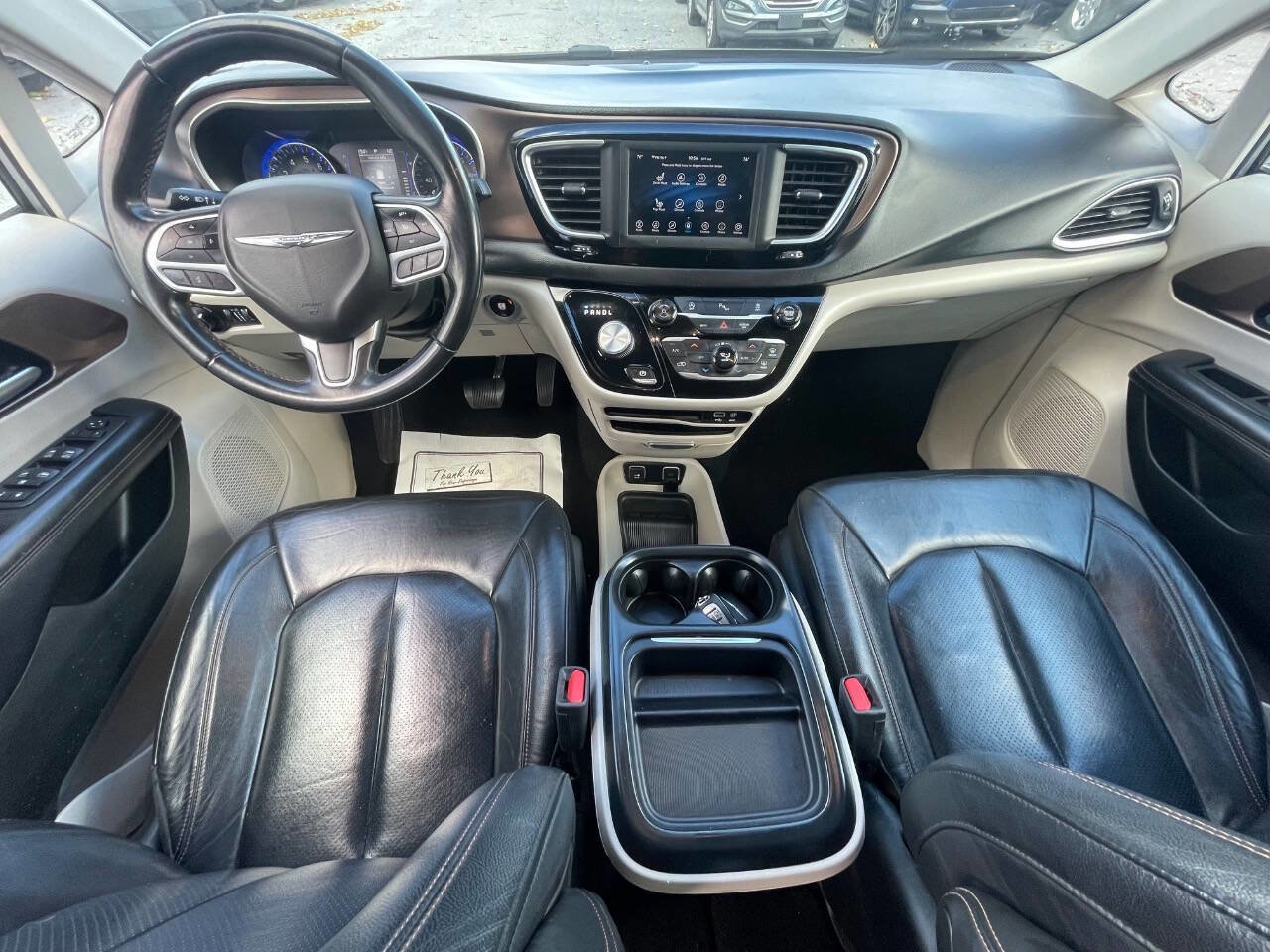 Used 2018 Chrysler Pacifica Touring-L image 12