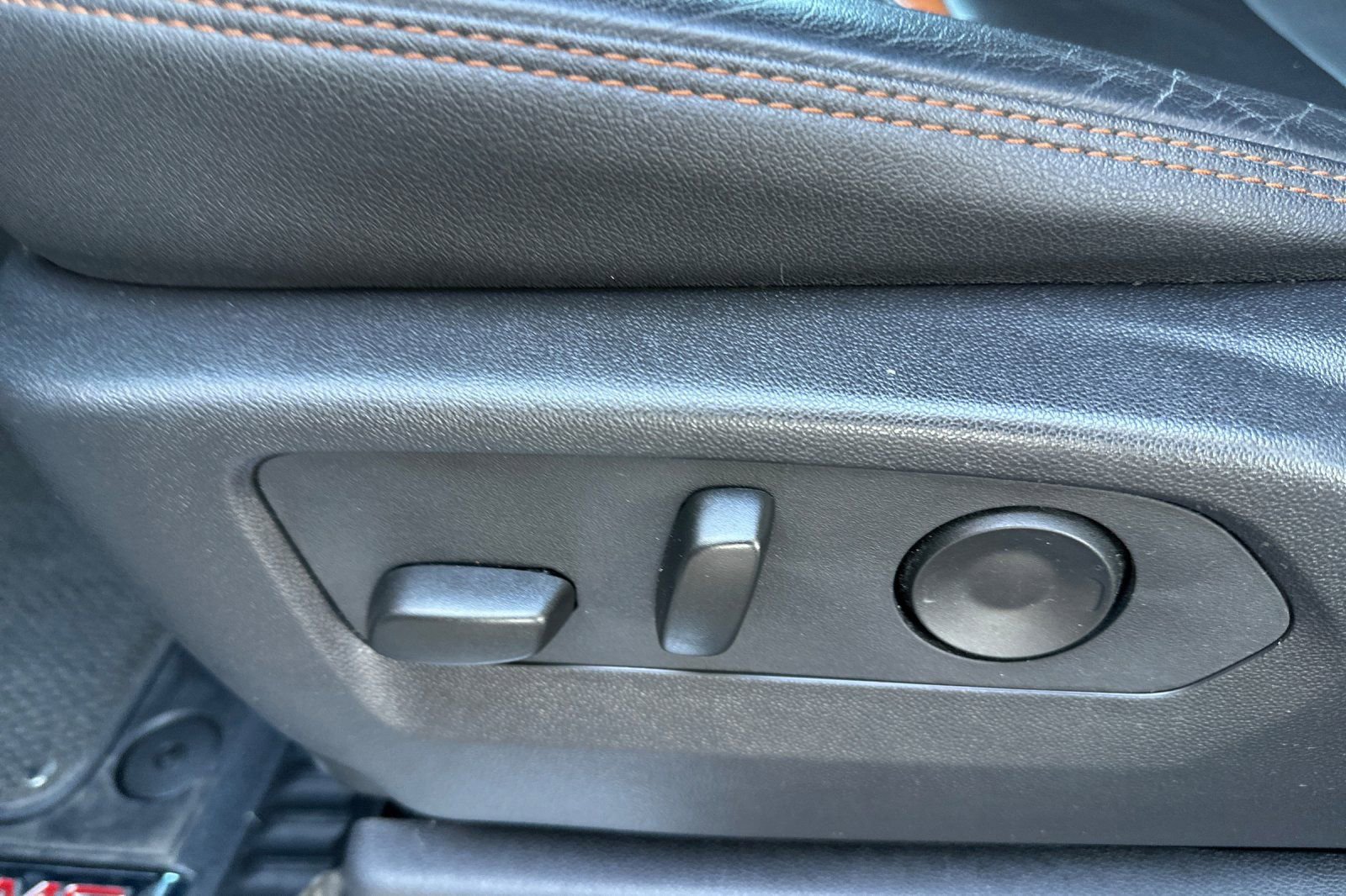 Certified 2025 GMC Sierra 1500 AT4 image 12