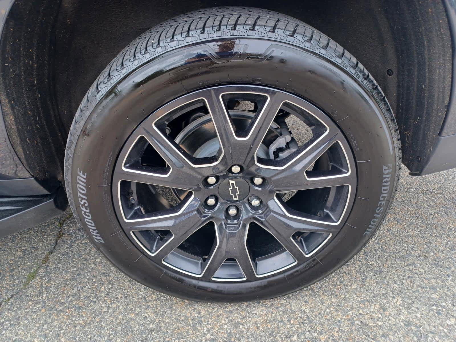 Used 2025 Chevrolet Suburban Premier AWD/4WD image 33