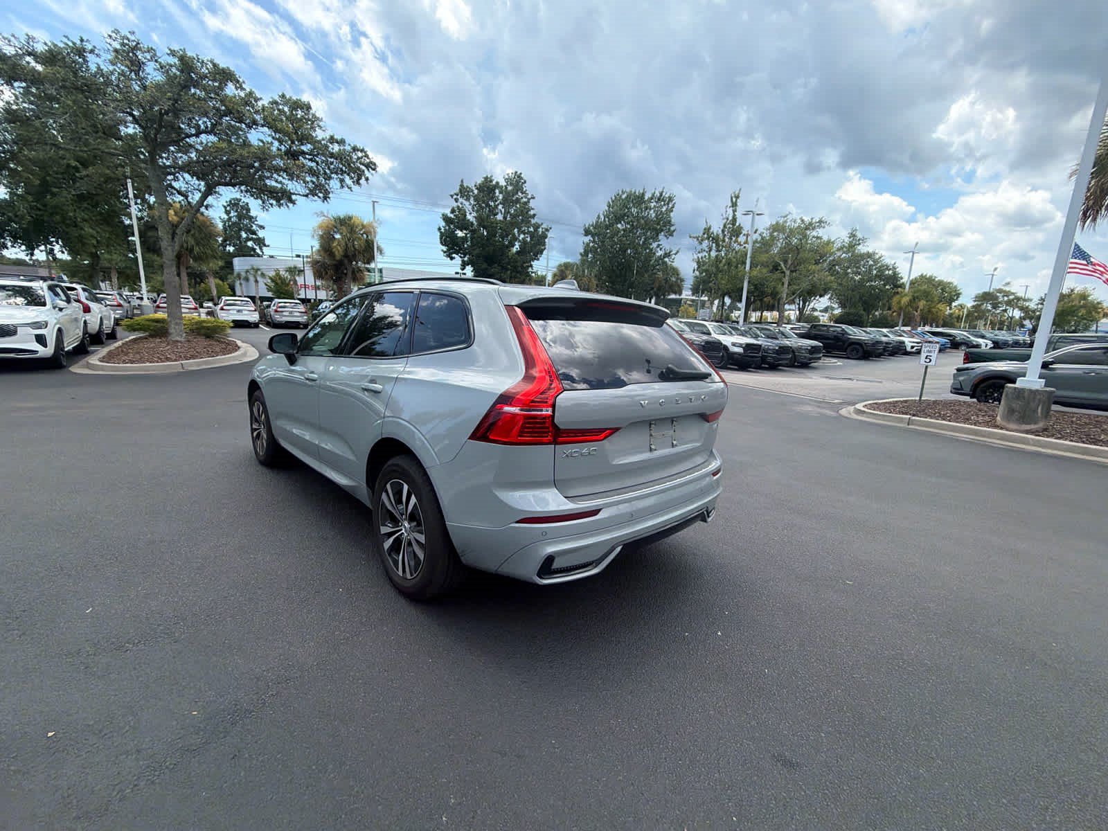 Certified 2024 Volvo XC60 B5 Core w/ Protection Package Premier AWD/4WD image 52