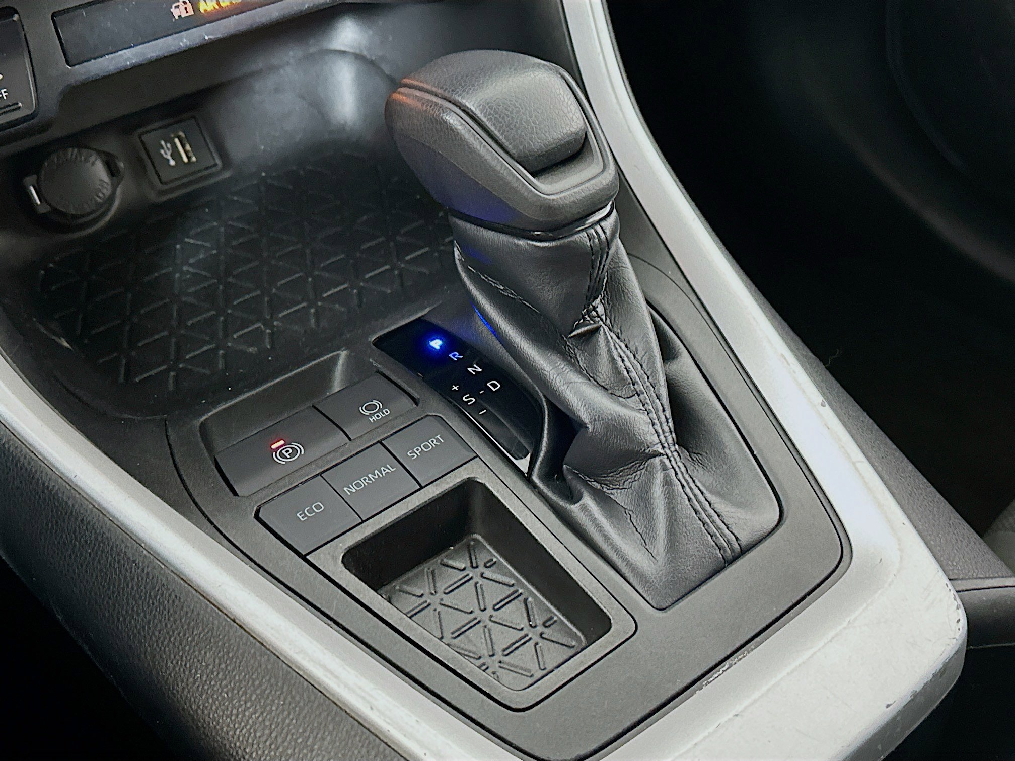 Used 2023 Toyota RAV4 XLE image 16