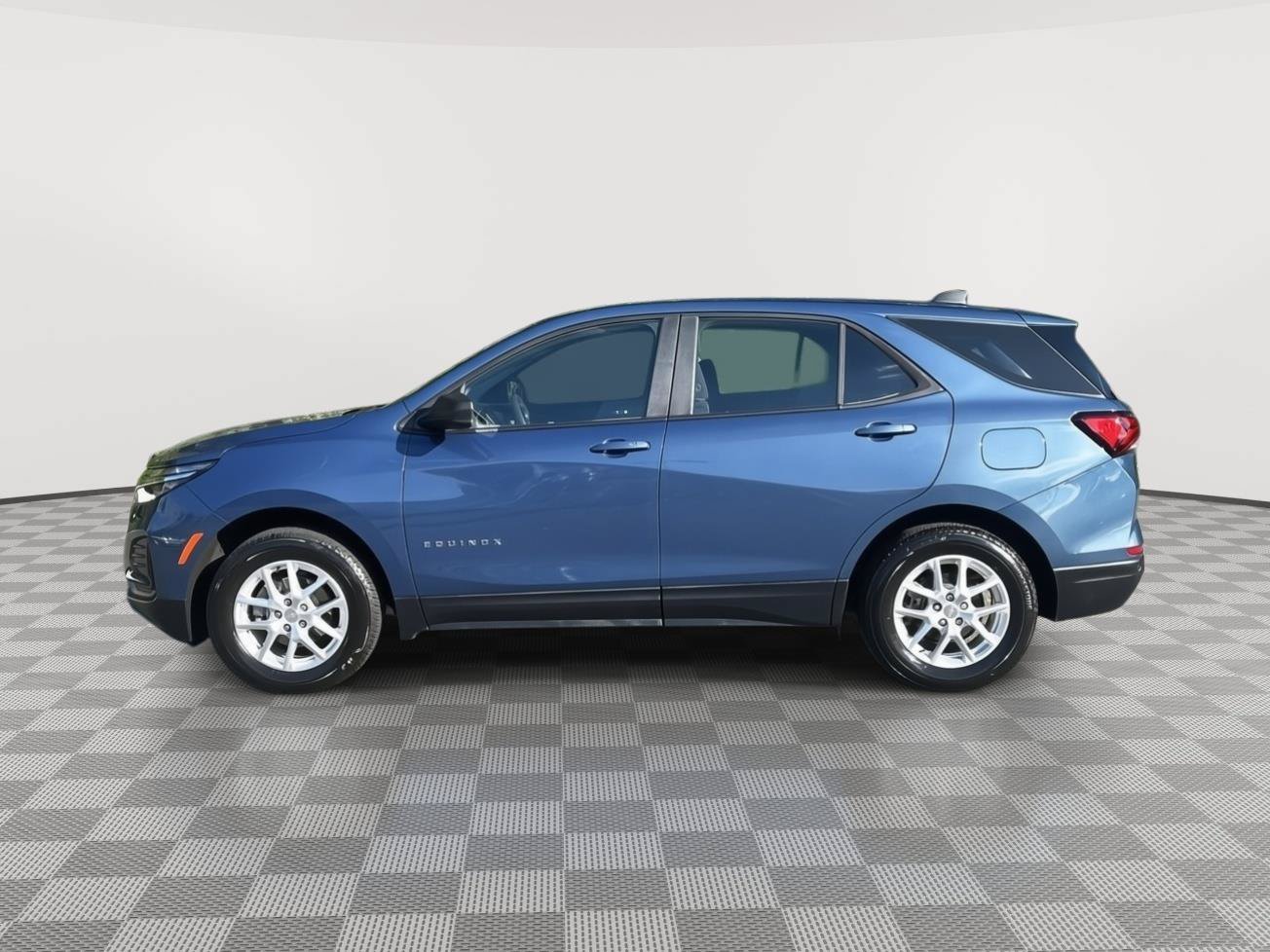 Used 2024 Chevrolet Equinox LS w/ Driver Confidence II Package AWD/4WD image 8
