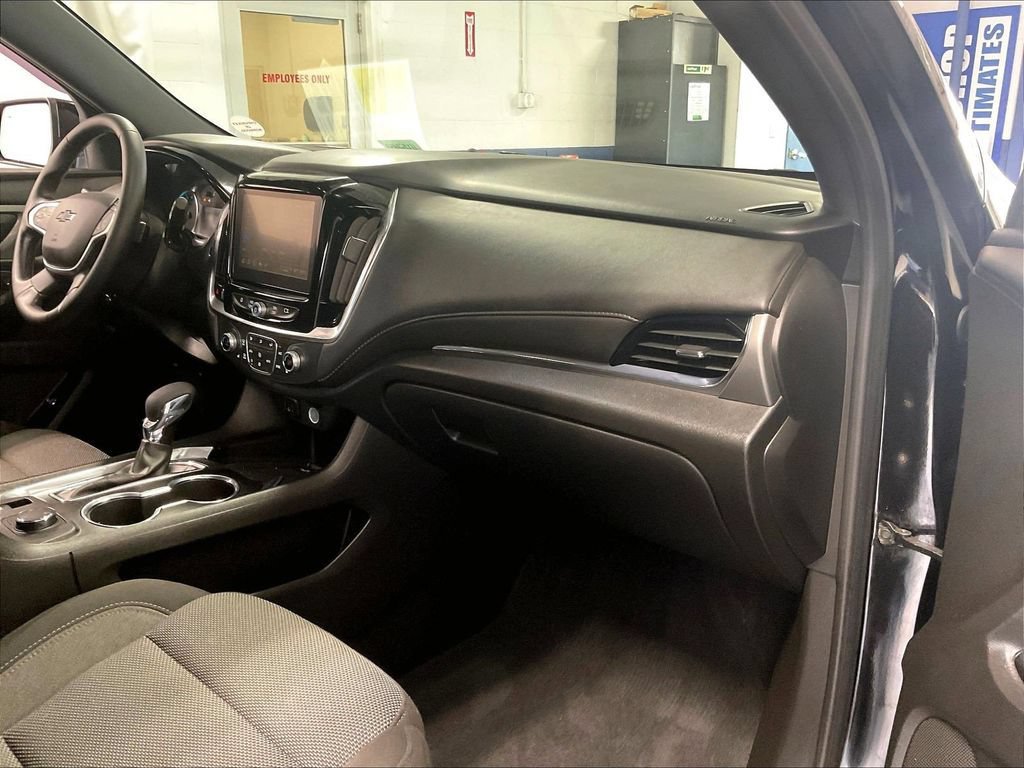 Used 2023 Chevrolet Traverse LT w/ Midnight/Sport Edition AWD/4WD image 13