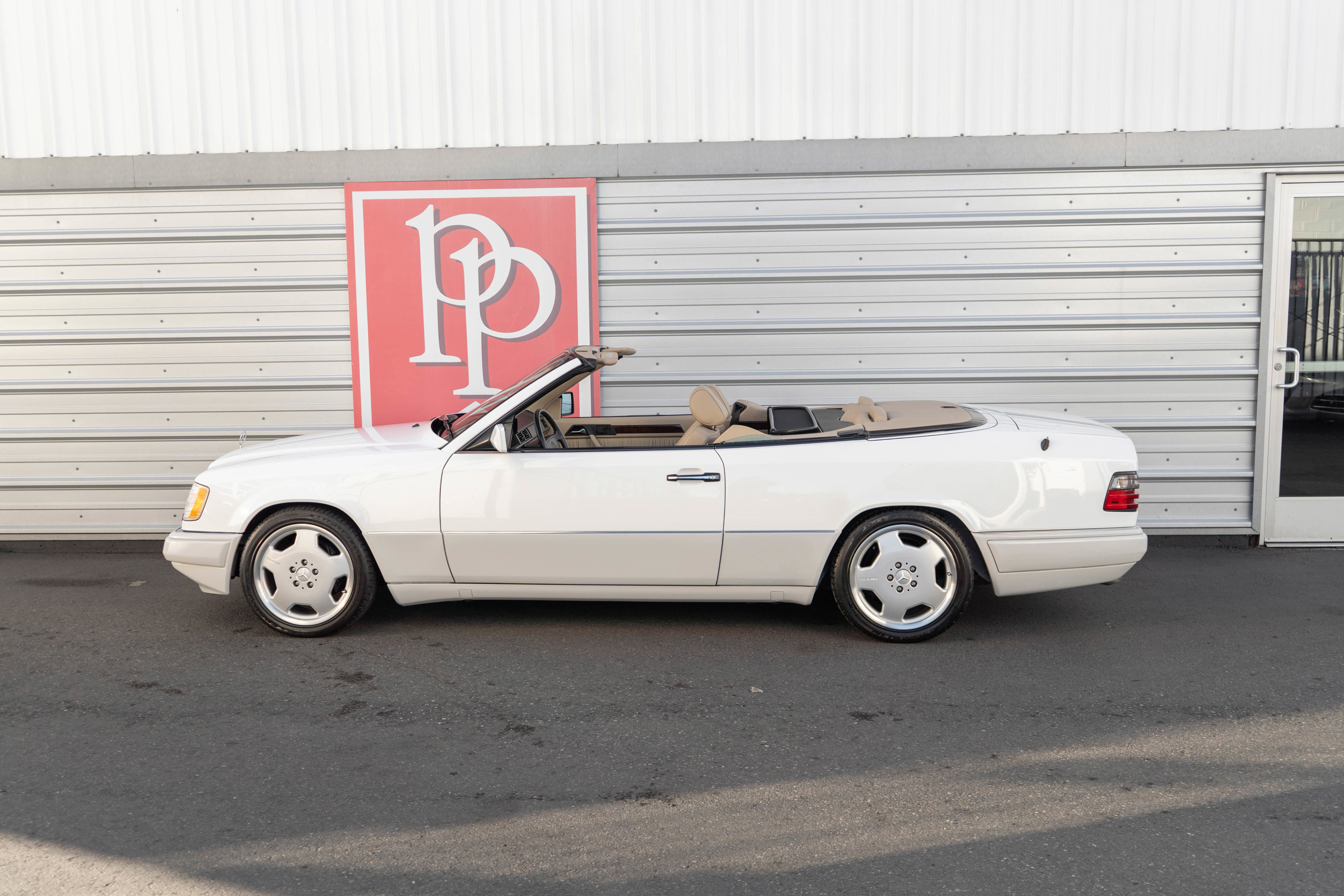 Used 1995 Mercedes-Benz E 320 Convertible image 30