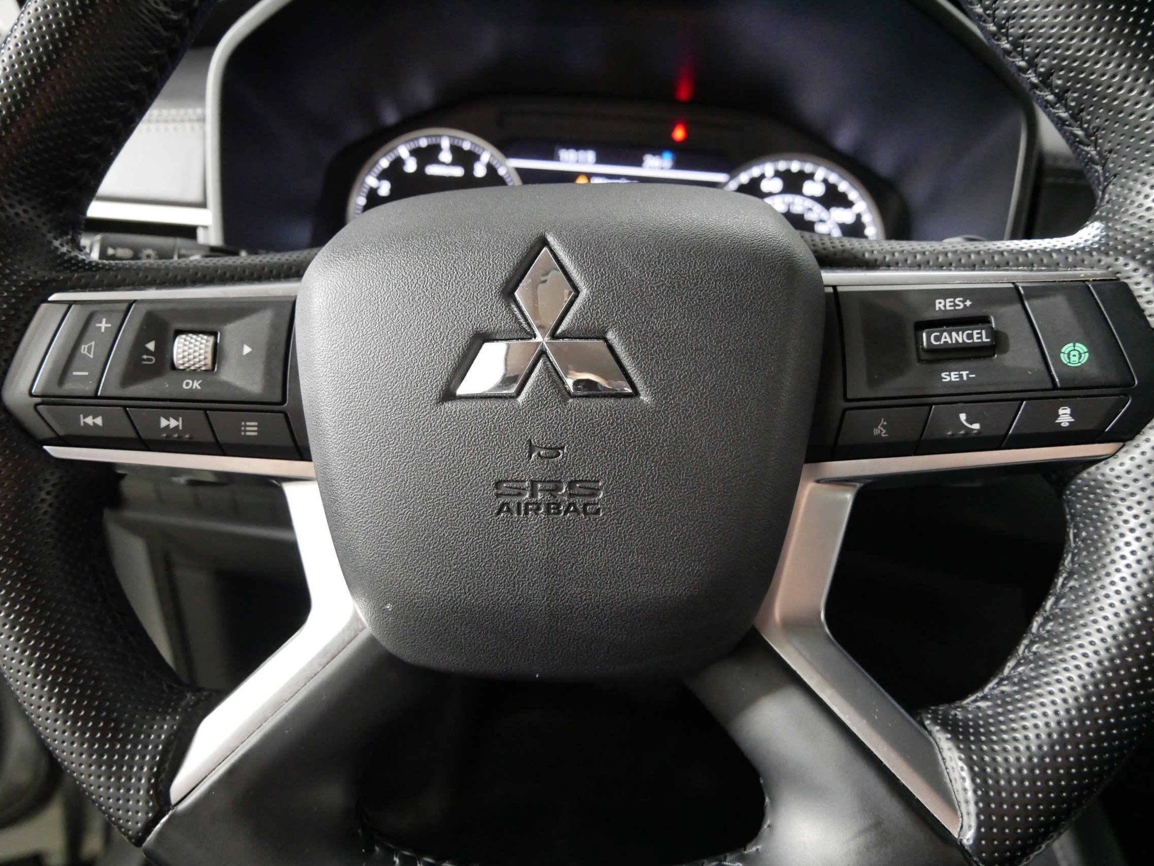 Used 2024 Mitsubishi Outlander SE image 25