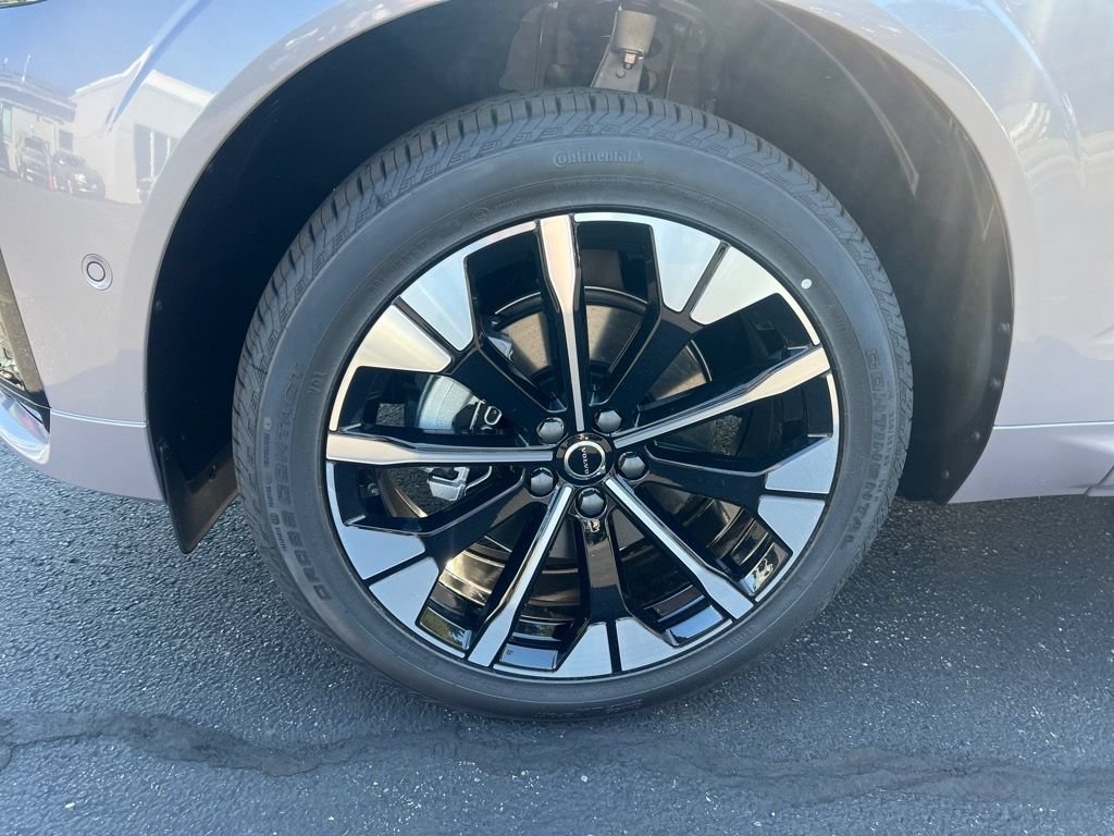 New 2026 Volvo XC60 B5 Plus w/ Protection Package Premier AWD/4WD image 9