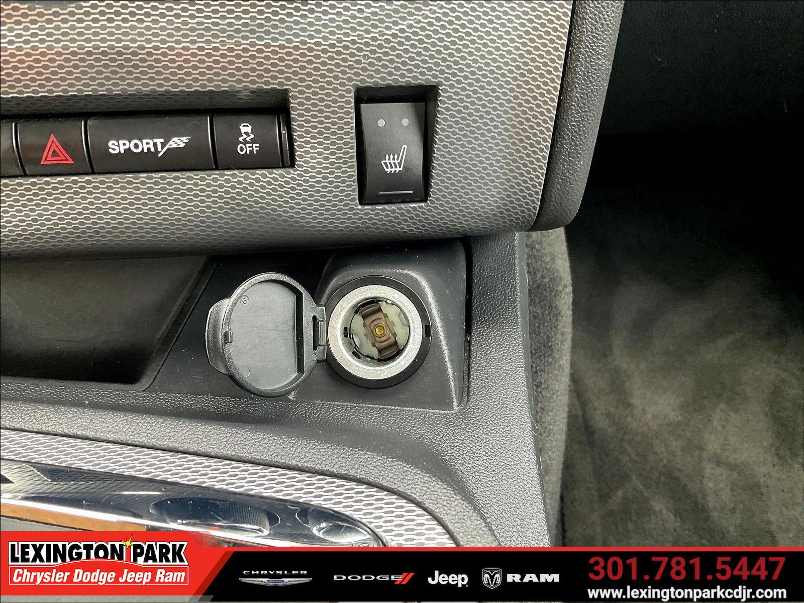 Used 2014 Dodge Challenger R/T RWD image 15