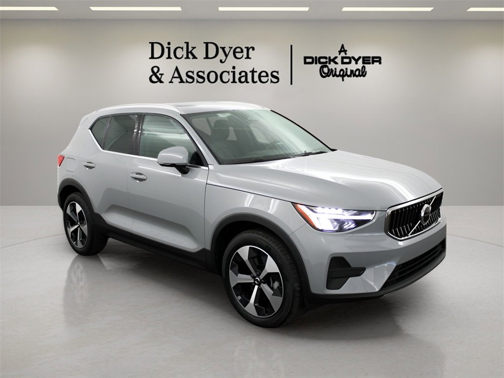 Certified 2025 Volvo XC40 B5 Core w/ Protection Package Premier