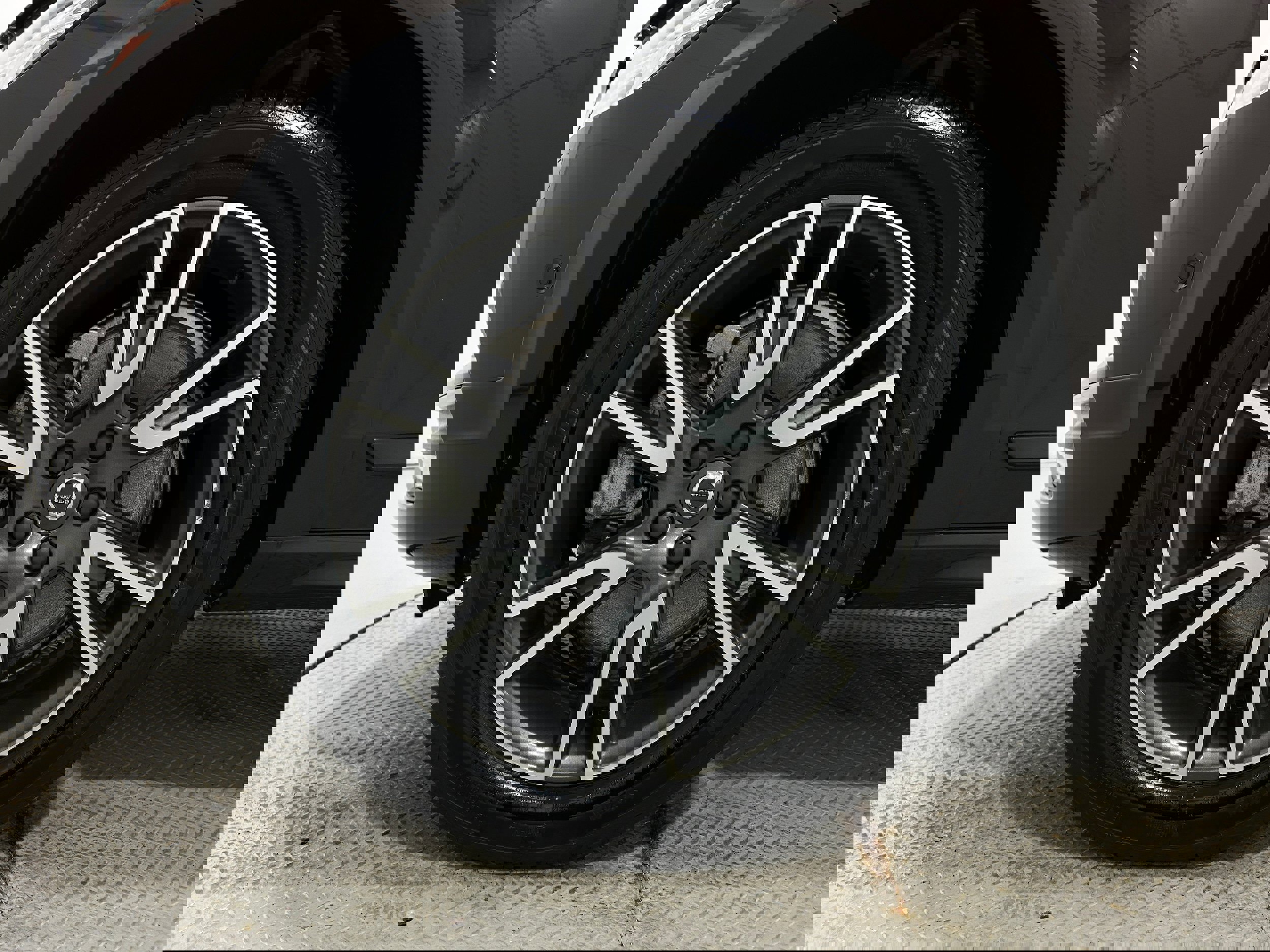 Used 2017 Volvo V90 T6 Cross Country image 38