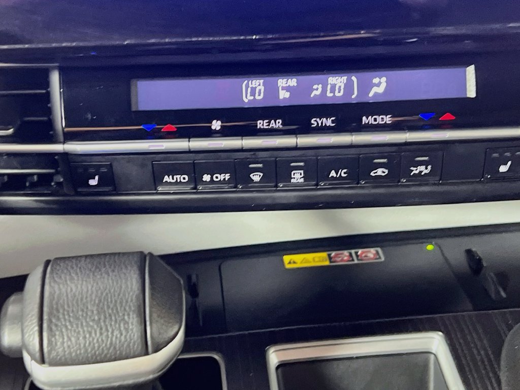 Used 2025 Toyota Sienna XLE FWD image 23