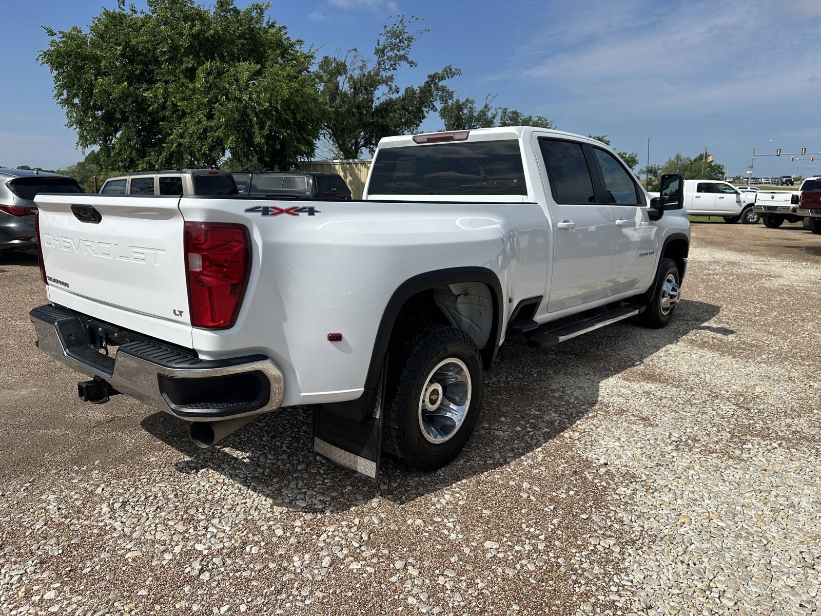 Used 2023 Chevrolet Silverado 3500 LT AWD/4WD image 6