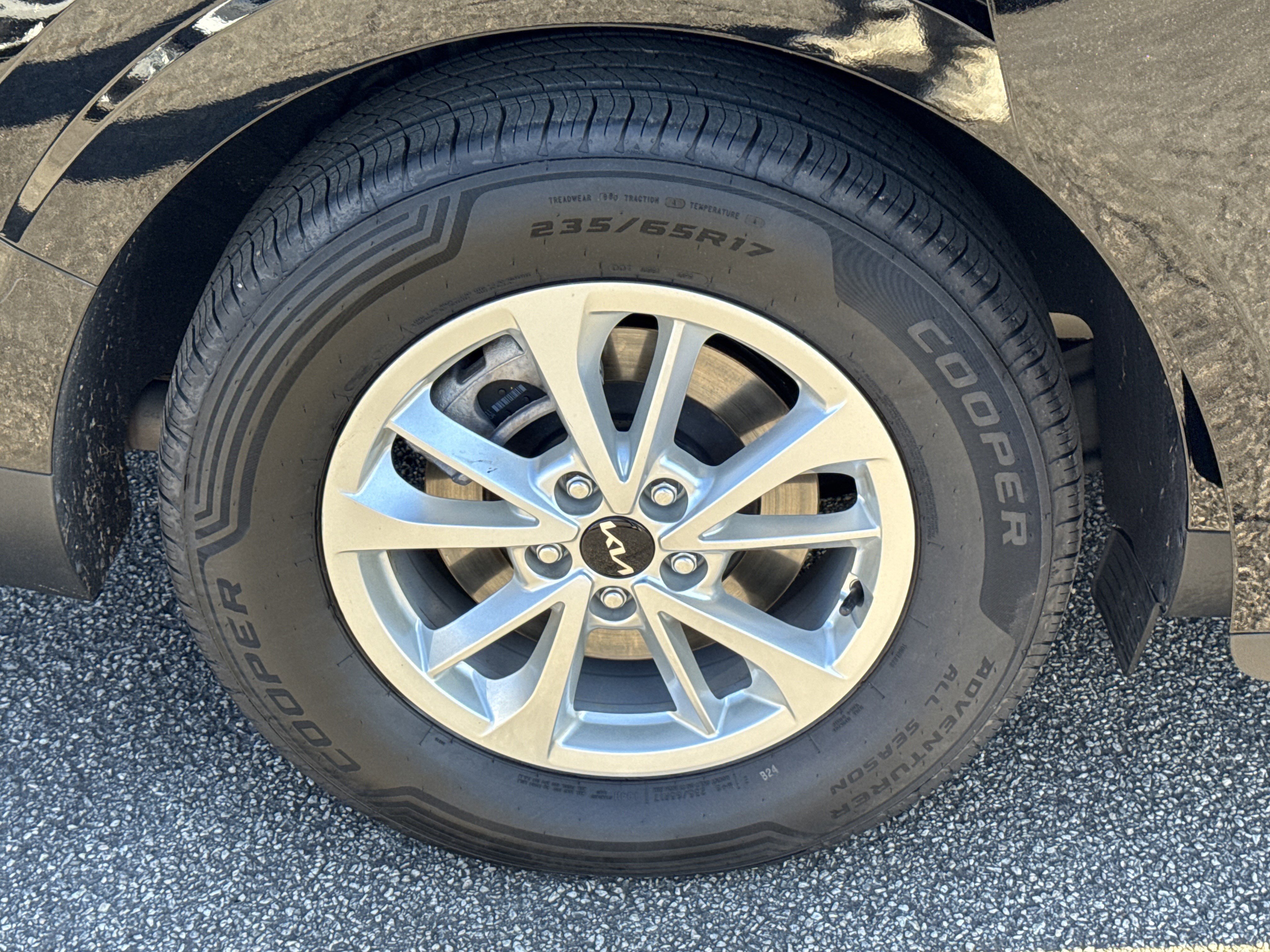 Used 2023 Kia Carnival LX image 16