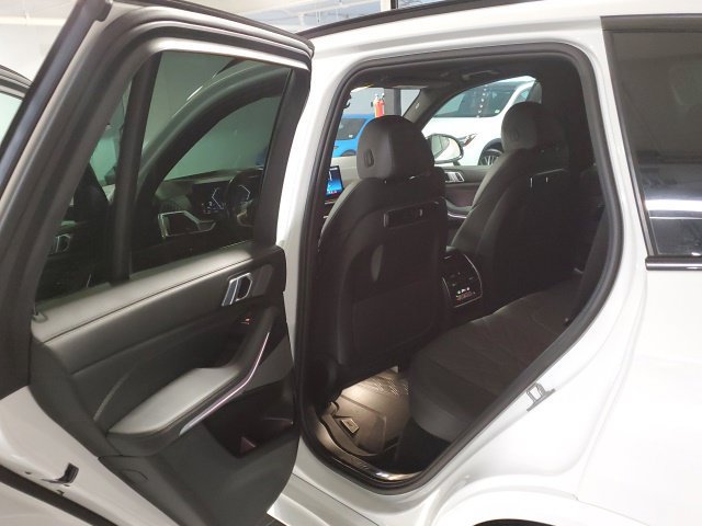 Used 2025 BMW X5 xDrive40i w/ M Sport Package AWD/4WD image 30