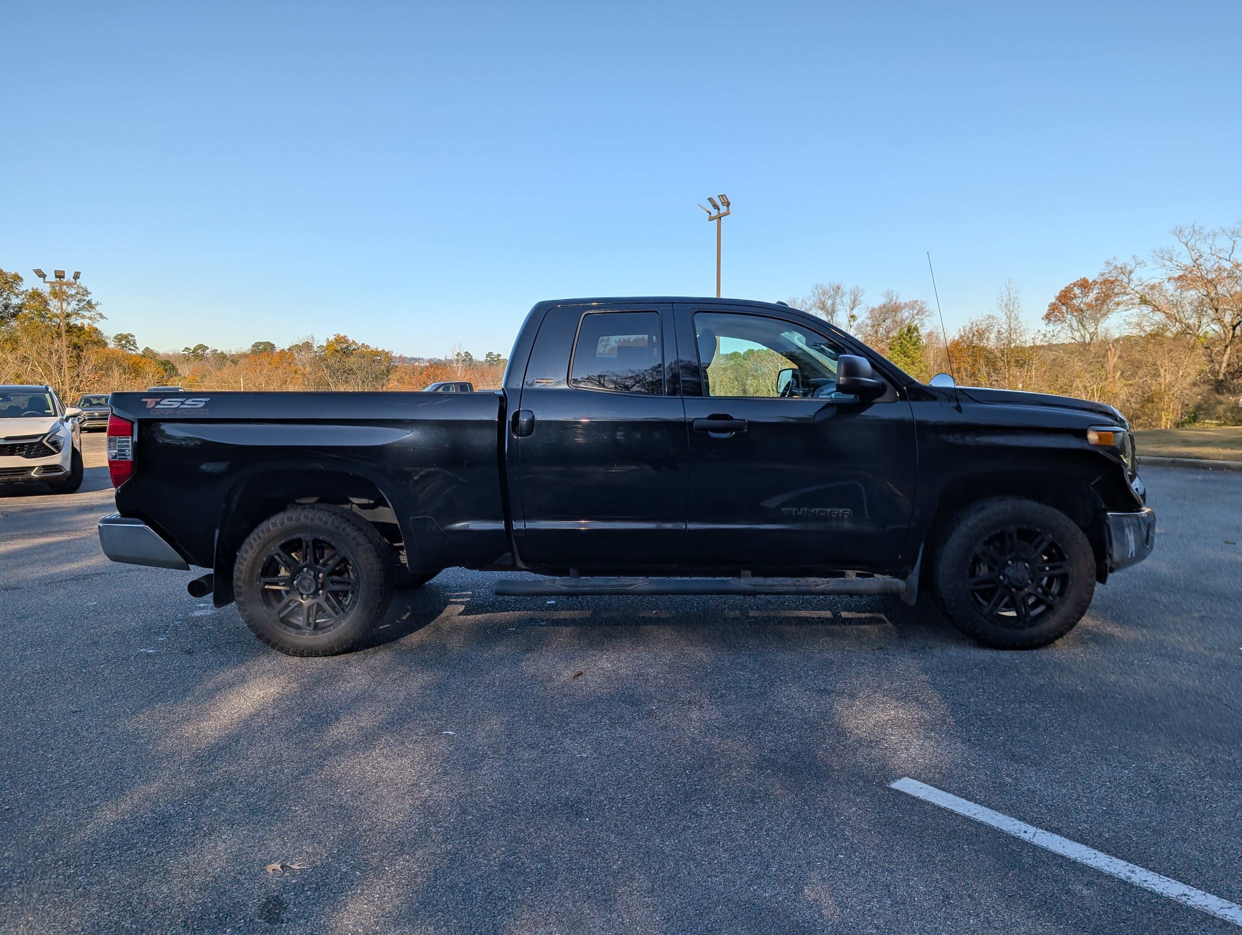 Used 2018 Toyota Tundra SR5 w/ SR5 Upgrade Package image 10