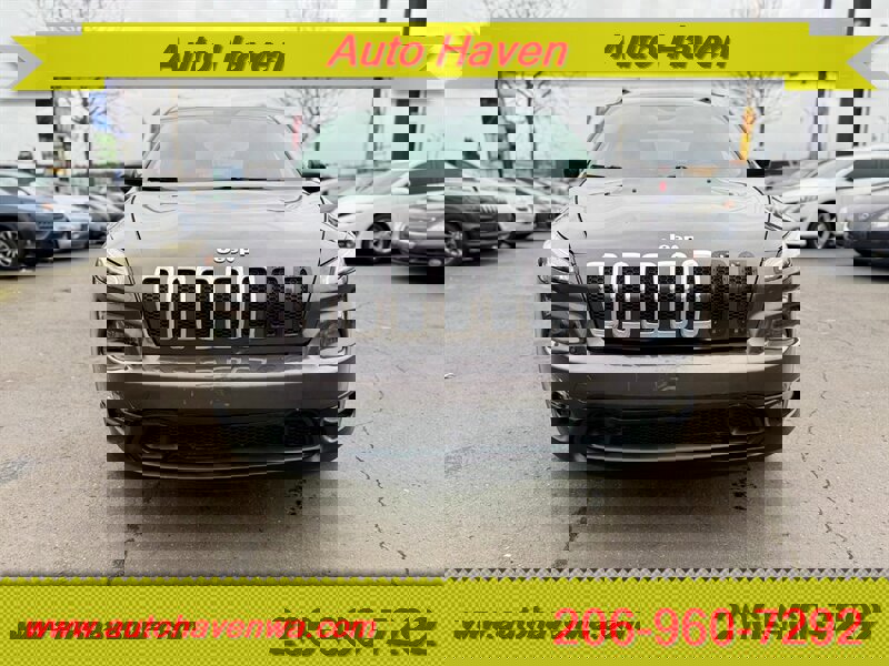 Used 2014 Jeep Cherokee Latitude w/ Cold Weather Group AWD/4WD image 3